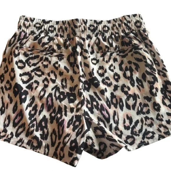 NWT Johnny Was Calme Women’s Elements White Animal Print Hike Short Size XS - Picture 5 of 7